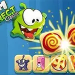Sevimli, yeşil bir yaratık renkli şekerlerin yanında belirirken Om Nom Connect Classic yazısı