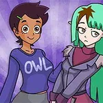 Mor arka plan önünde, birisi OWL yazılı mavi sweatshirt giyen koyu tenli kısa saçlı, diğeri uzun yeşil saçlı ve sivri kulaklı iki çizgi film karakteri