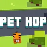 Yolun üzerinde bir tavşan ve kaplan karakterleri ile PET HOP yazısı, yanlarında ağaçlar ve bir taksi
