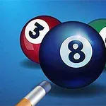 Bilardo sopası ve üzerinde 3, 8, 6 sayılarını taşıyan bilardo topları