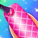 Parlak arka plan üzerinde pembe kareli desenli ojeli bir tırnak
