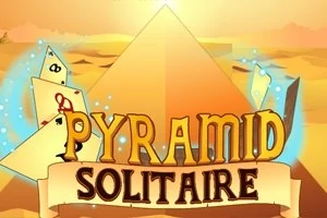 Piramidin önünde uçan iskambil kartları ve Pyramid Solitaire yazılı bir afiş