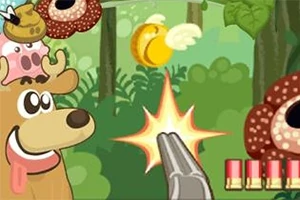 Ormanda bir geyik, komik bir şapka takan pembe domuz ve tüfekten çıkan ışık parlamasıyla bir hedef