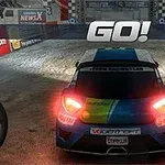Rally Point Yarış pistinde, arka lambaları yanan mavi ve sarı detaylı bir araba ve üzerinde büyük GO!
