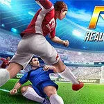 Kırmızı ve mavi formalar giymiş iki futbolcu, kaleye yaklaşırken bir stadyum sahnesinde futbol oynuyor; arkada bir kaleci topu yakalamaya çalışıyor