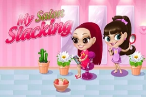 Pembe duvarlı bir salonda, iki animasyon karakteri; biri oturup telefonla oynarken diğeri aynaya bakıyor, etraflarında çiçek ve kaktüsler var