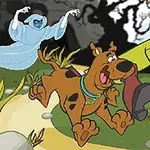 Çimenli bir yolda, önünde bir hayalet kovalarken korkuyla koşan kahverengi bir köpek ve bir genç