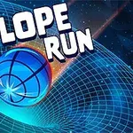 Mavi bir topun, ızgara desenli bir eğim üzerinde hareket ettiği dijital bir zemin üzerinde, üst kısımda büyük beyaz harflerle SLOPE RUN yazısı