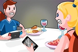 Bir masa etrafında oturan kızgın bir adam ve kadın, ellerinde video oyunu konsolu ve telefon tutuyorlar; masada yemek tabakları ve kadehler bulunuyor