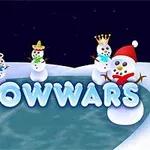 Kardan adamlar farklı şapkalar takarken buzlu bir zeminde Snowwars yazısı