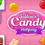 Pembe bir arka plan üzerinde, şeker temalı görseller ve Solitaire Candy Mahjong yazısı bulunan bir tasarım