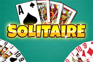 Bir arka planda iskambil kağıtları ve Solitaire yazılı altın renkli metin