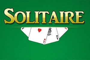 Yeşil arka plan üzerinde büyük harflerle Solitaire yazısı ve altında dört adet iskambil kartı