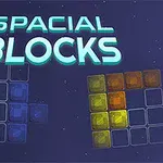 Koyu mavi arka plan üzerinde Spacial Blocks yazısı, kırmızı, mavi ve sarı renkli bloklar
