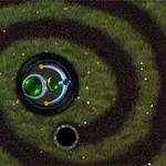 Renkli toplardan oluşan bir zincir, çimenli bir zeminde spiral bir yol izleyerek merkeze doğru ilerliyor