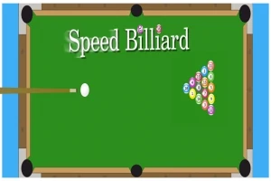 Yeşil bilardo masası üzerinde beyaz top, bilardo ıstakası ve üçgen dizilimde renkli toplar