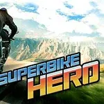 Bir dağ yolunda hızla giden motorcunun arkasından bakış ve büyük Superbike Hero yazısı