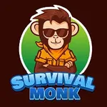 Güneş gözlüğü takan ve turuncu kıyafet giymiş bir maymun, arka planda yeşil bir daire üzerinde konumlanmış, altında Survival Monk yazısı