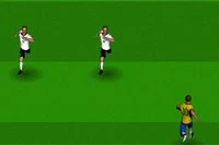 Bu futbol oyununda sahada olabildiğince ilerle!