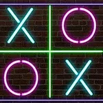 Neon ışıklarla tasarlanmış bir oyun tahtası, arka planda tuğla bir duvar ve yan tarafta VEGAS harfleri