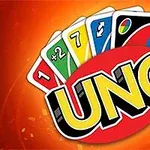 Uno Renkli kart destesi ve UNO yazısı bulunan turuncu arka plan
