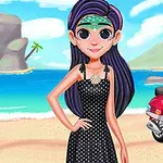 Sahilde bir kız, siyah puantiyeli elbise giymiş, arkada kırmızı bir scooter ve mavi okyanus manzarası