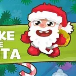 Noel Baba kıyafeti giymiş neşeli bir karakter ve arkasında çam ağacı süslemeleri, yanında ise şeker çubukları