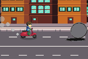 Bir kişi, şehirdeki yol üzerinde kırmızı bir scooter ile giderken önünde büyük bir yuvarlak engel bulunuyor