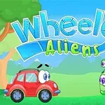 Gözleri olan kırmızı bir araba ve yeşil bir uzaylı arabanın çim üzerinde karşılaştığı bir sahne, arka planda ağaç ve dağlar ile Wheely 8 Aliens başlığı