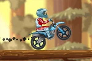 Motosiklet kıyafeti giymiş bir karakter, ormanlık bir alanda mavi bir motosikletle havada atlama yapıyor